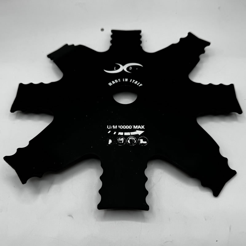 Universal brush cutter blade, ideal for shredding brambles